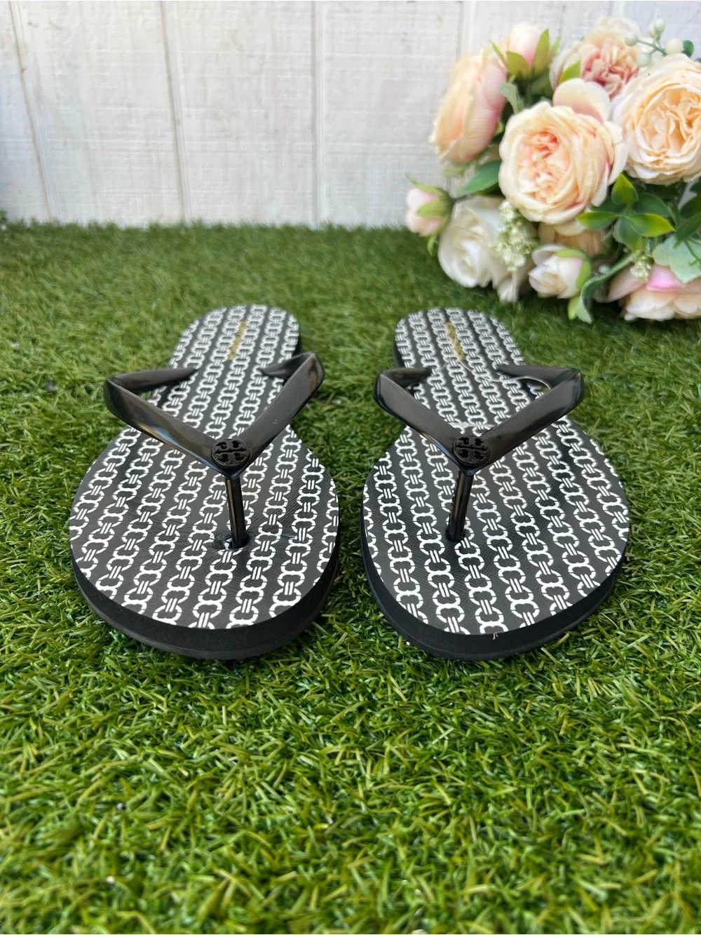 TORY BURCH CHELSEA FLIP FLOP BLACK GEMINI LINK  women size 6 new /no box